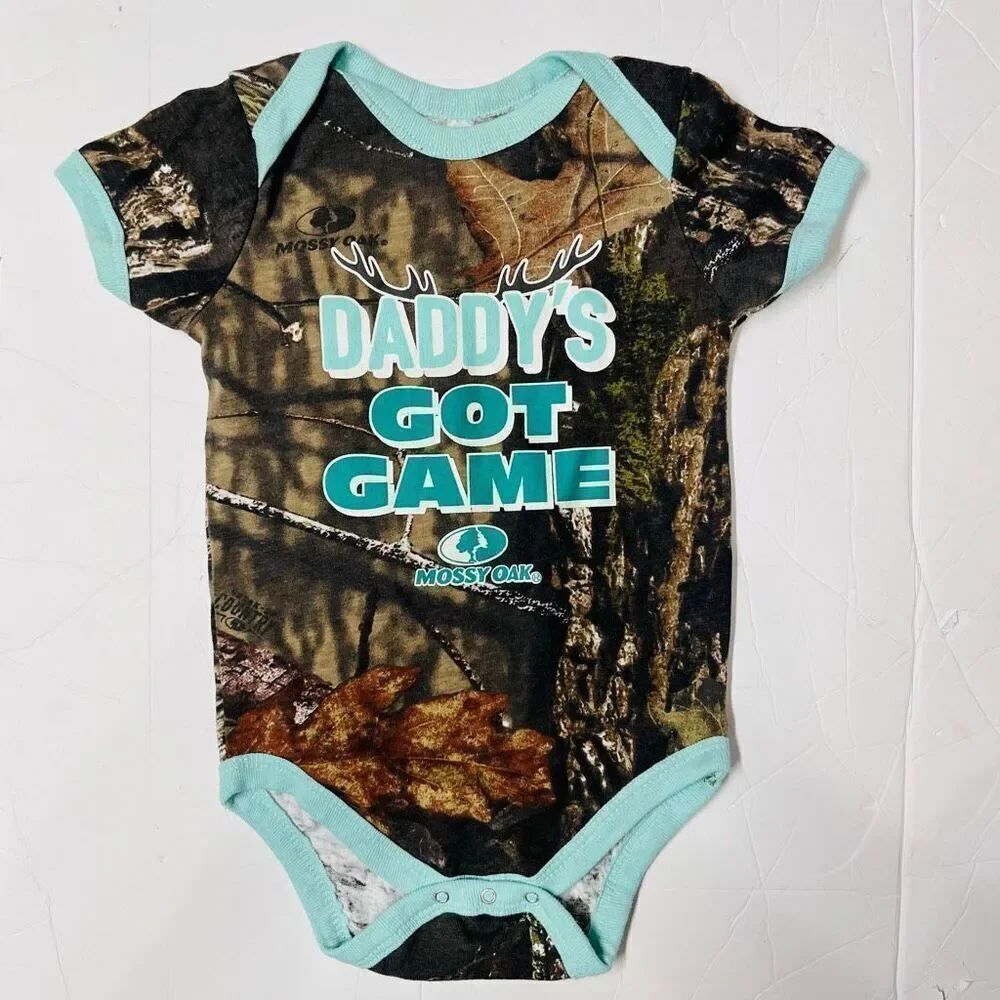 Mossy Oak Daddy’s Got Game Bodysuit Size 18 Months